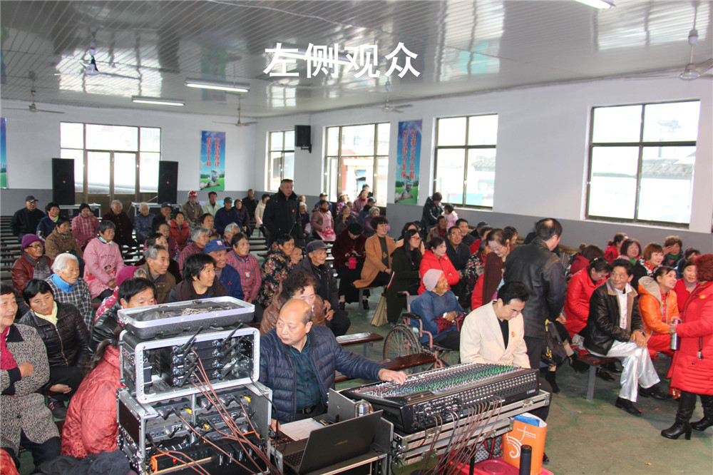 18.左侧观众.jpg