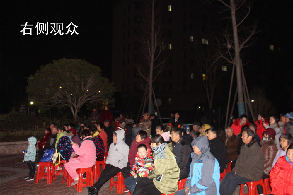 17、右侧观众.jpg