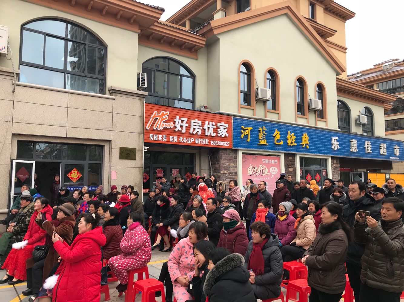 现场观众.png