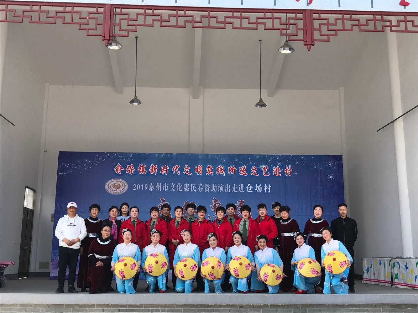 合影照.png
