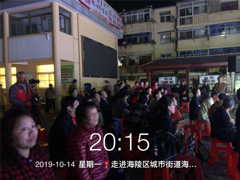 16左侧观众.JPG.jpg