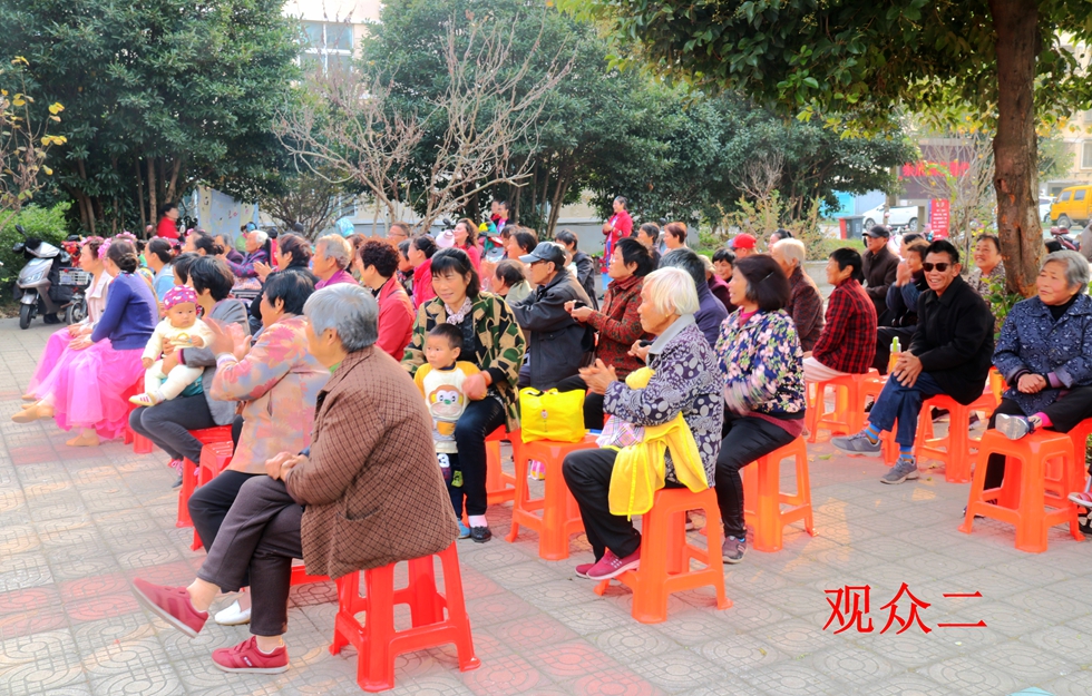 观众二.jpg 观众二.jpg