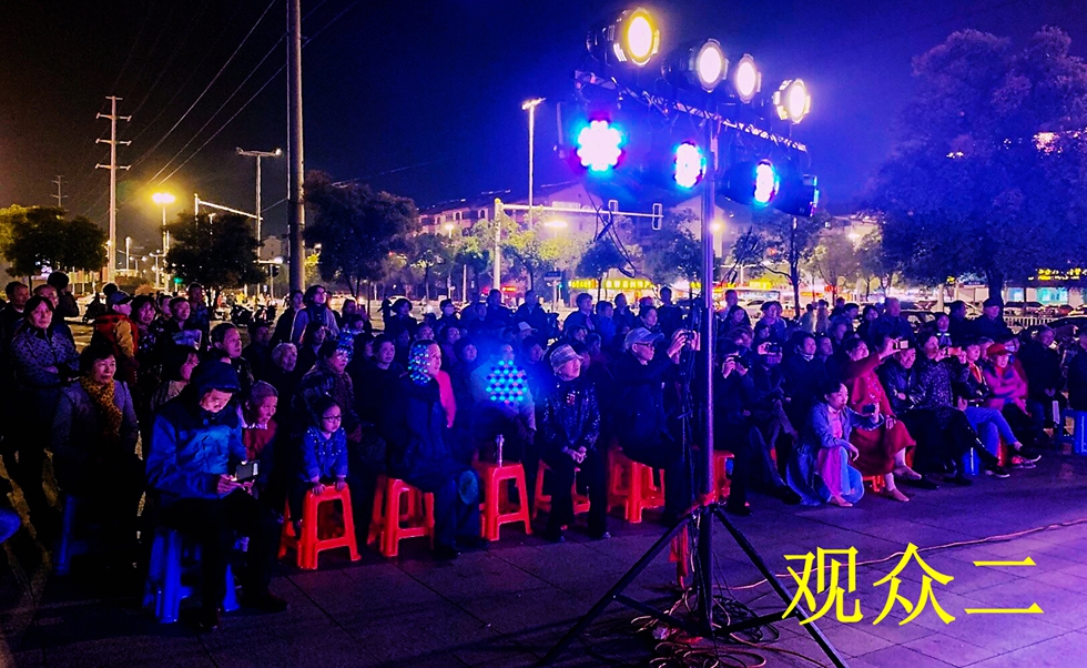 观众二.jpg 观众二.jpg